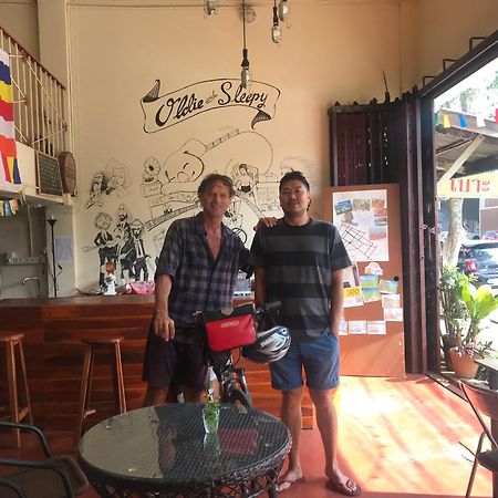 Oldie And Sleepy Hostel Udon Thani Bagian luar foto
