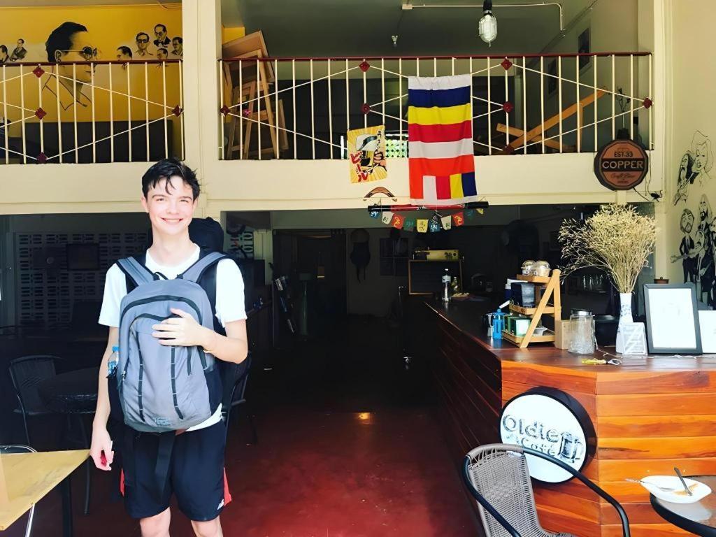 Oldie And Sleepy Hostel Udon Thani Bagian luar foto