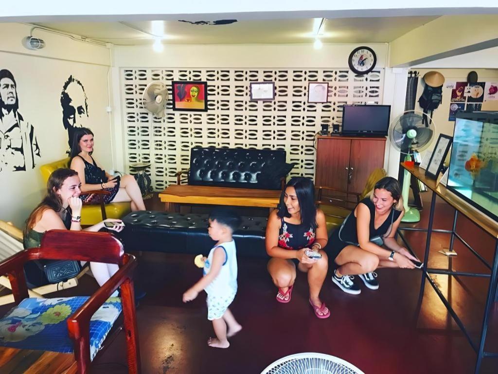 Oldie And Sleepy Hostel Udon Thani Bagian luar foto