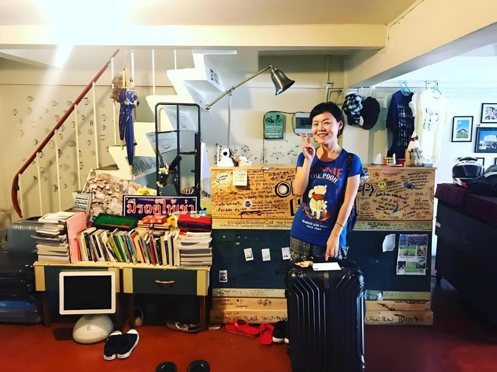 Oldie And Sleepy Hostel Udon Thani Bagian luar foto