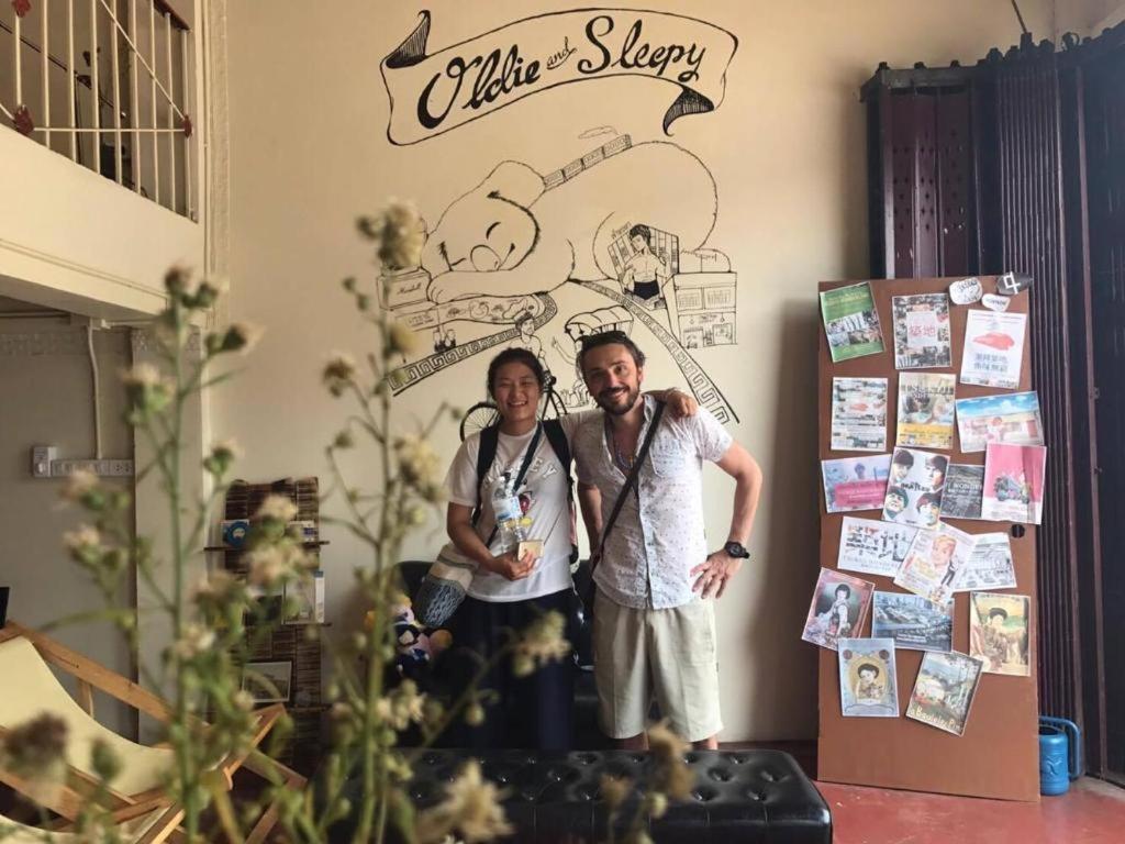 Oldie And Sleepy Hostel Udon Thani Bagian luar foto