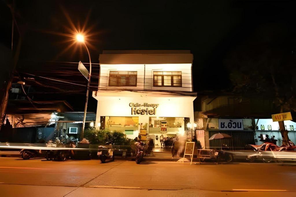 Oldie And Sleepy Hostel Udon Thani Bagian luar foto