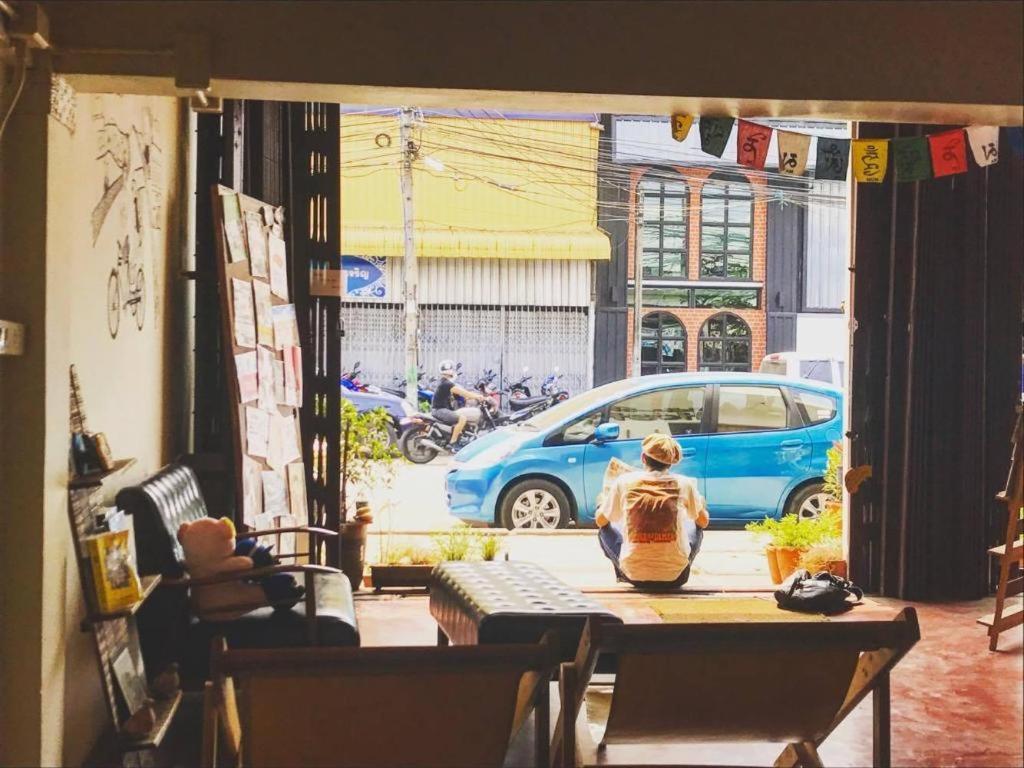 Oldie And Sleepy Hostel Udon Thani Bagian luar foto