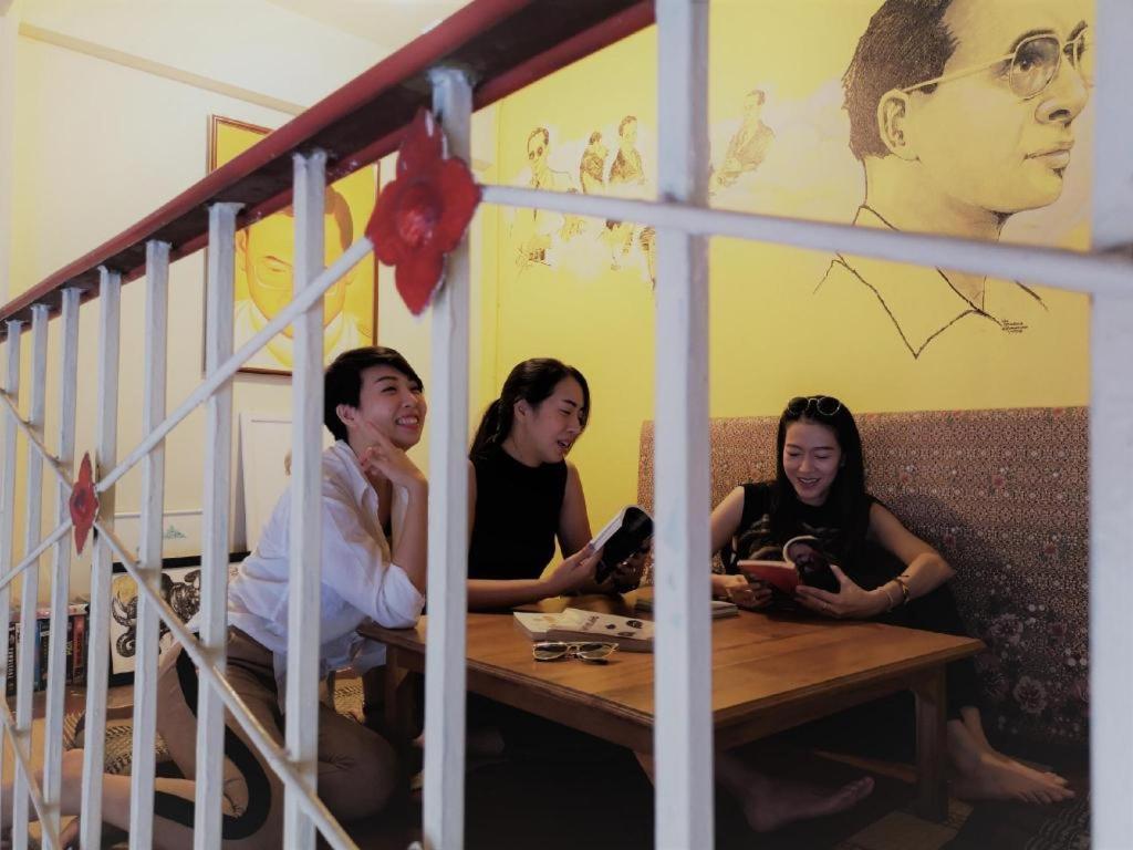 Oldie And Sleepy Hostel Udon Thani Bagian luar foto
